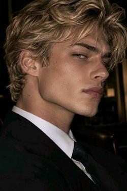 Flipped Chat AI – Chat cu Liam