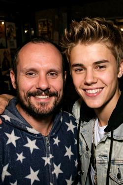 Flipped Chat AI – kalbėkite su Justin Bieber & Andrew Hill 