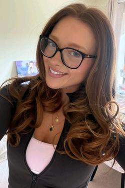 FlippedチャットAI – Maeve Bryneとチャット