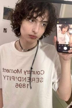 Flipped Chat AI – Chat cu Finn Wolfhard