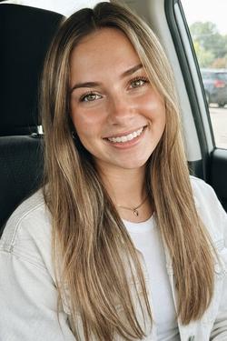 Flipped chat ai - makipag -chat sa Summer “Sunny” Bennett