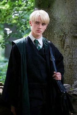 Flipped Chat AI – Bate-papo com Draco Malfoy - Invertido
