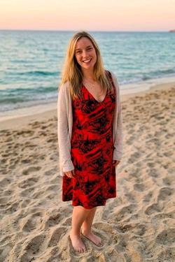 Flipped Chat AI – razgovarajte s Claire Adams