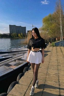 Flipped Chat AI – Chat cu Leyla Uzun