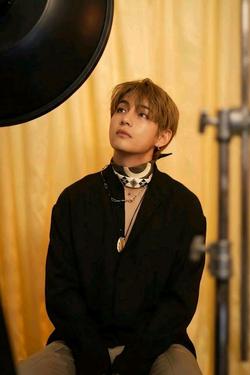 Flipped Chat AI – Bate-papo com Kim Taehyung, seu BSF sem vergonha