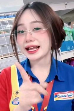 Flipped Chat AI – Chat dengan Siska Permata