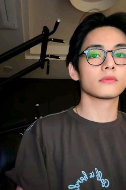 Flipped Chat AI – Chat Kim Taeyhung