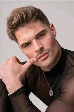 Flipped Chat AI – Chat cu Malik Delgaty
