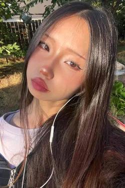 Flipped Chat AI – Chatten mit Ayu - Freundin