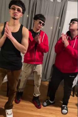Flipped Chat AI – razgovarajte s Sergio, Jayson i Chris.