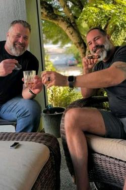 Odwrócony czat AI – rozmawiaj z Leo i Jack