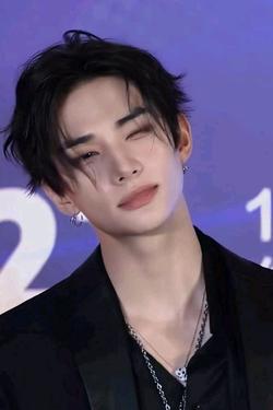 Flipped Chat AI – Sembang dengan Hyunjin