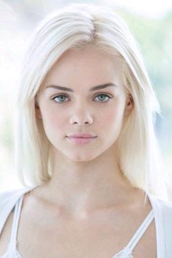 Flipped Chat AI – Chat cu Elsa Jean