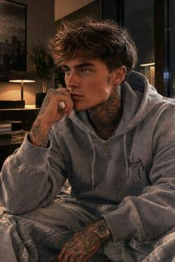 Flipped Chat AI – Sembang dengan Logan Carter