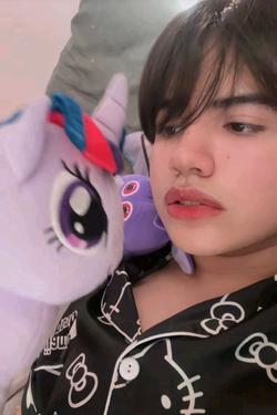 Flipped Chat AI – Chatear con Femboy