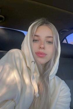 Flipped Chat AI – kalbėkite su Camila