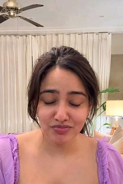 Flipped Chat AI – Chatta med Nidhi