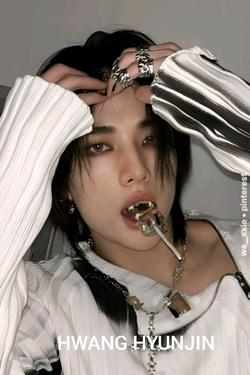 Flipped Chat AI – Csevegés Hwang Hyunjin
