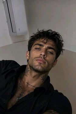 Flipped Chat AI – Chatta con Enzo Morttie