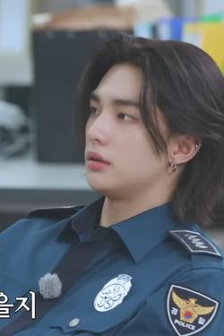 Flipped Chat AI – Chat dengan Hyunjin