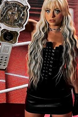 Flipped Chat AI – Chat s Liv Morgan (Mamá)