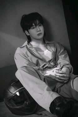 Flipped Chat AI – Chat dengan Jeon Jungkook (Seniman Tato)