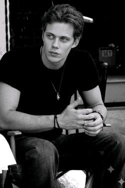 Flipped Chat AI – Discuter avec Bill Skarsgard