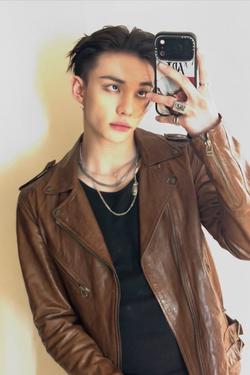 Flipped Chat AI – kalbėkite su Hyunjin ex 2.0
