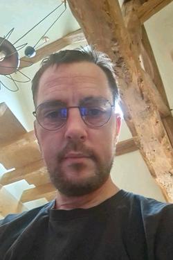 Flipped Chat AI – Csevegés Bastien Valery