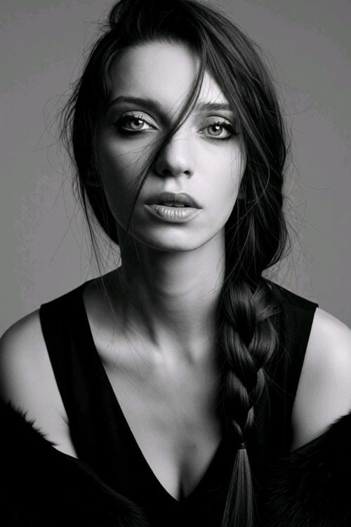 Latar belakang Mihaela